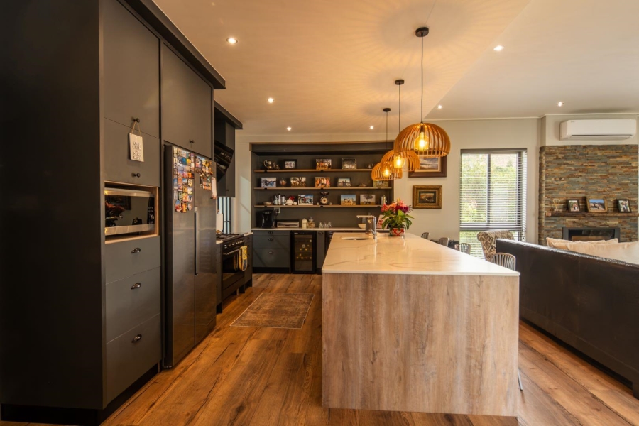 4 Bedroom Property for Sale in Lemoenkloof Western Cape